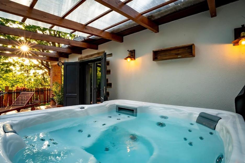 Cityside Cottage Еґер Екстер'єр фото